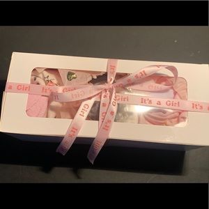 It’s a girl cupcake box